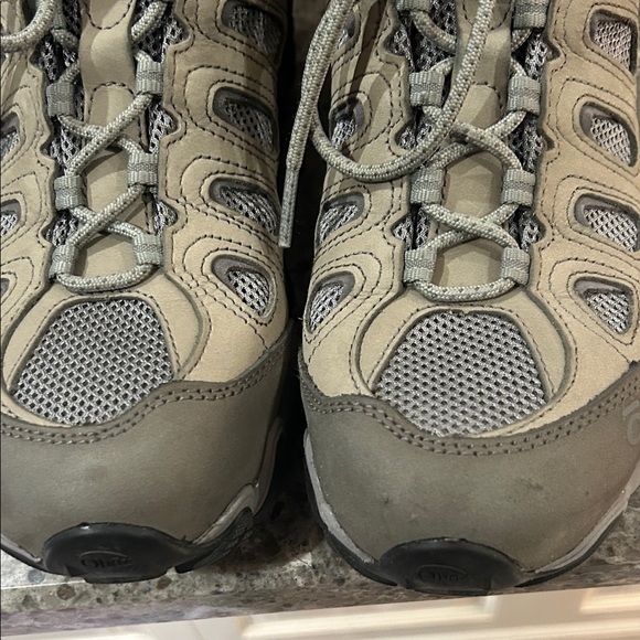 Stylish Gray Women's Hiking Shoes - Picture 5 of 7